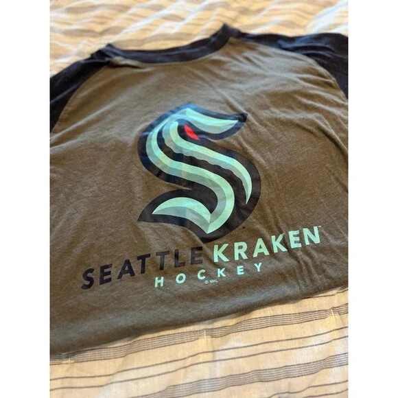 Seattle Kraken NHL Hockey Long Sleeve Logo T-Shirt Men’s Size Medium - Picture 6 of 9